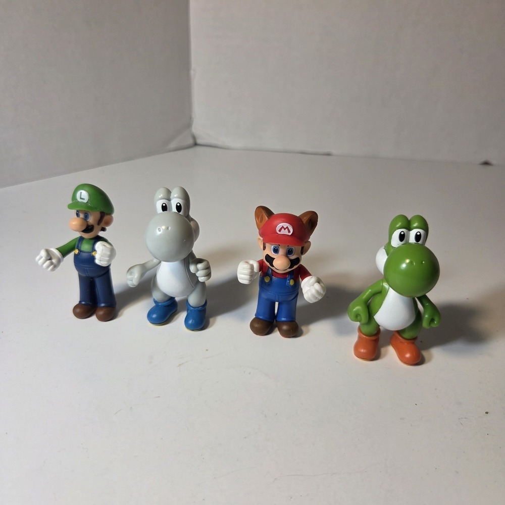 Super Mario & Yoshi & Luigi 4.75" Vinyl Toy 4 Figurines